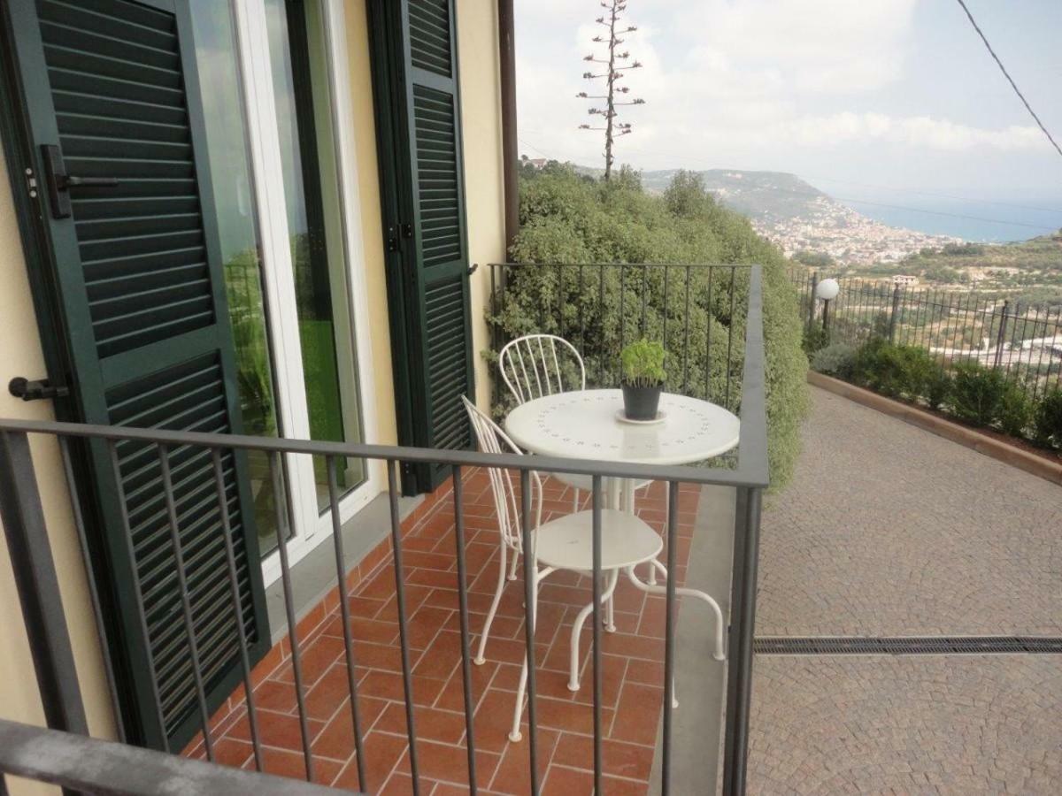 Casa Vacanze Santi Pietra Ligure Exterior foto