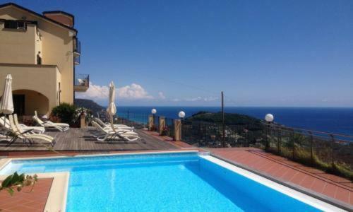 Casa Vacanze Santi Pietra Ligure Exterior foto
